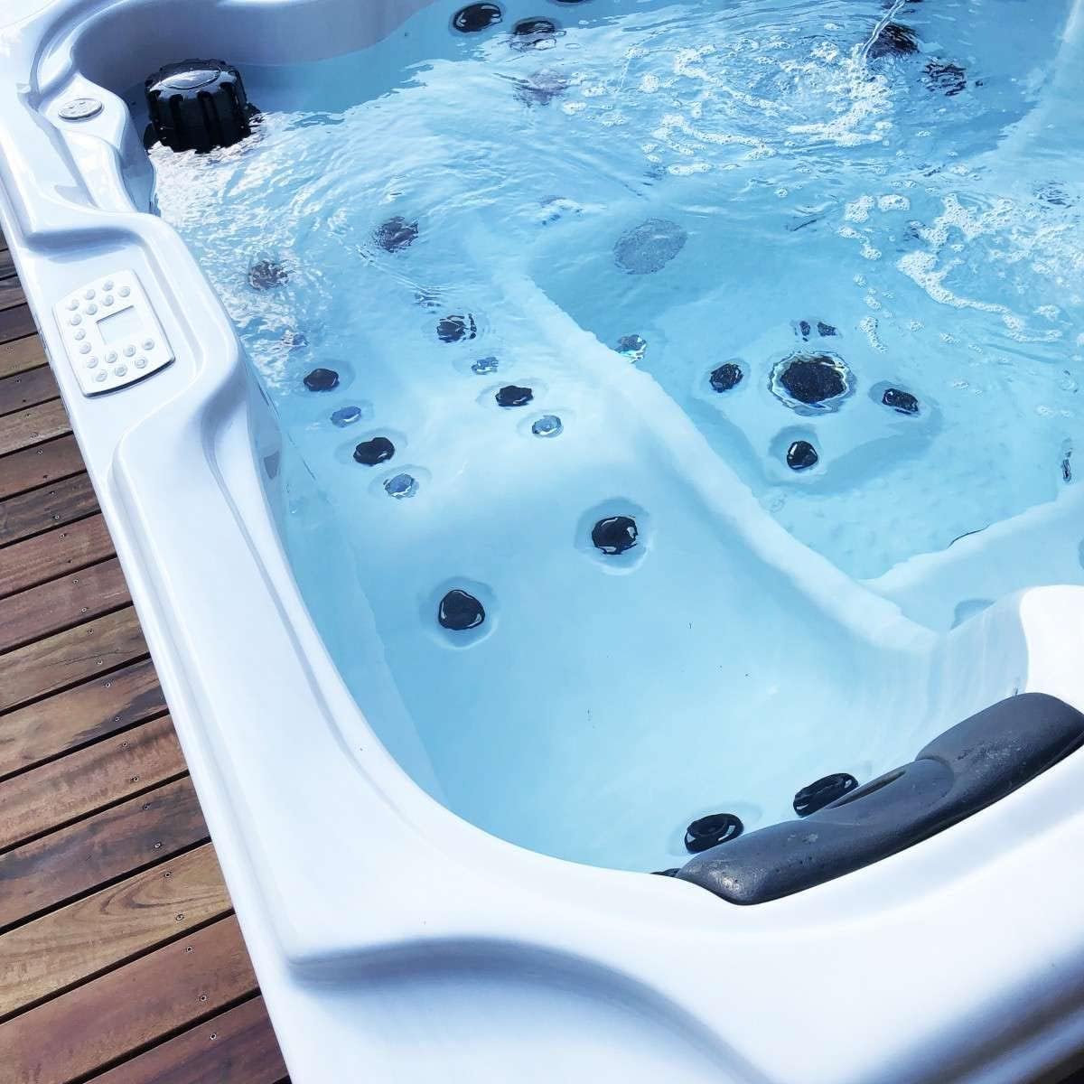 Outdoor whirlpool OASIS MAXI with cover & step: 52 massage jets, LED, speaker, Bluetooth