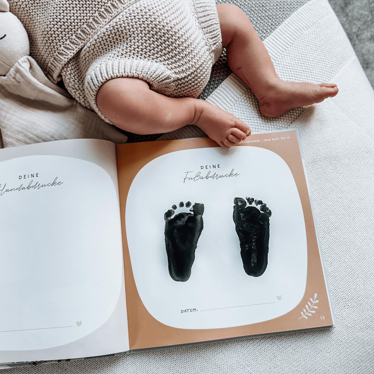 Babyalbum - Mein erstes Jahr "PURE" mit über 75 Stickern & Spruchkarte EXTRA